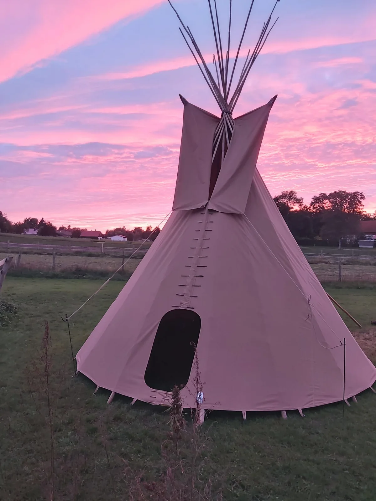Tipi im Abendrot