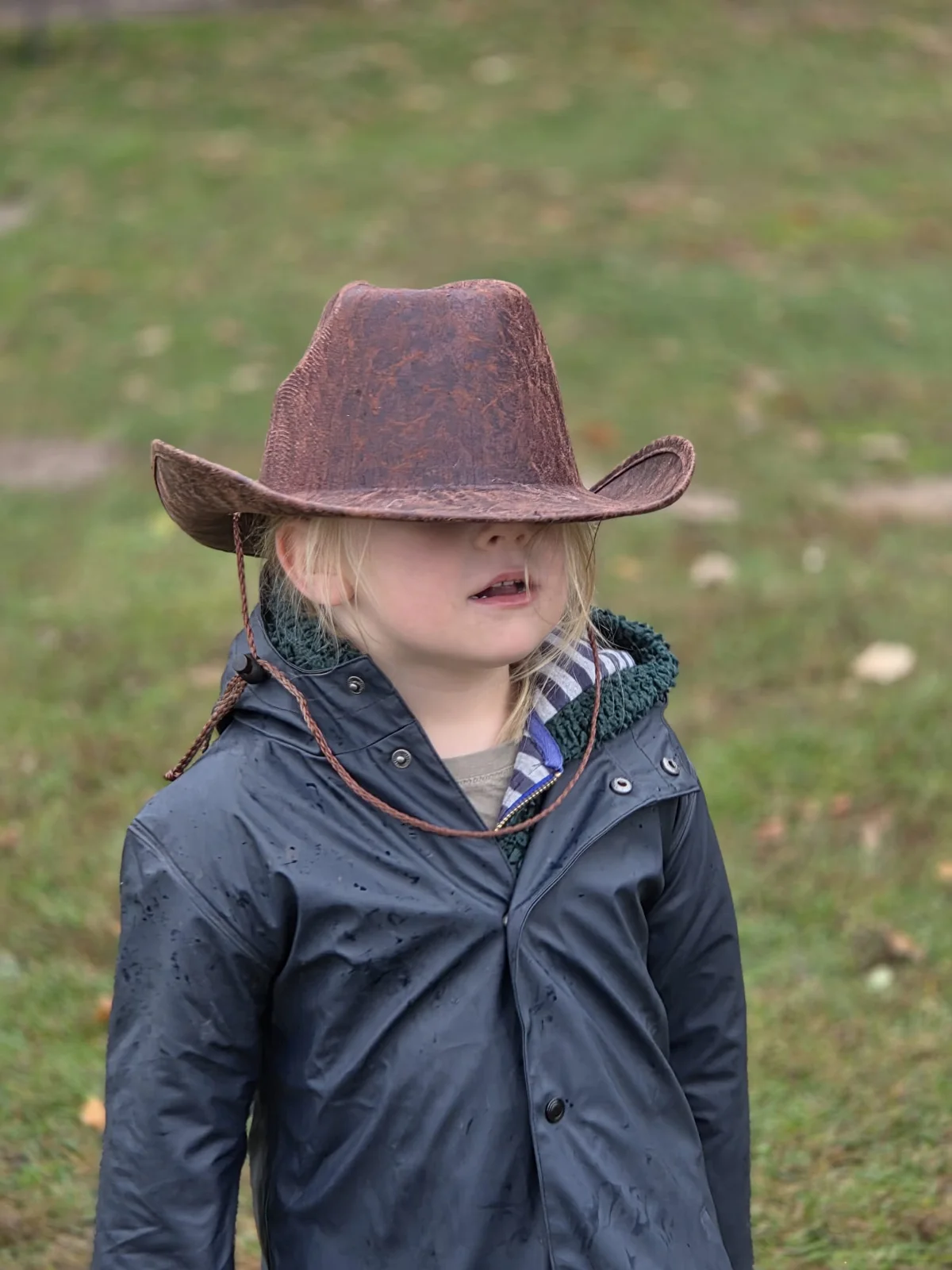 Kind mit Cowboyhut